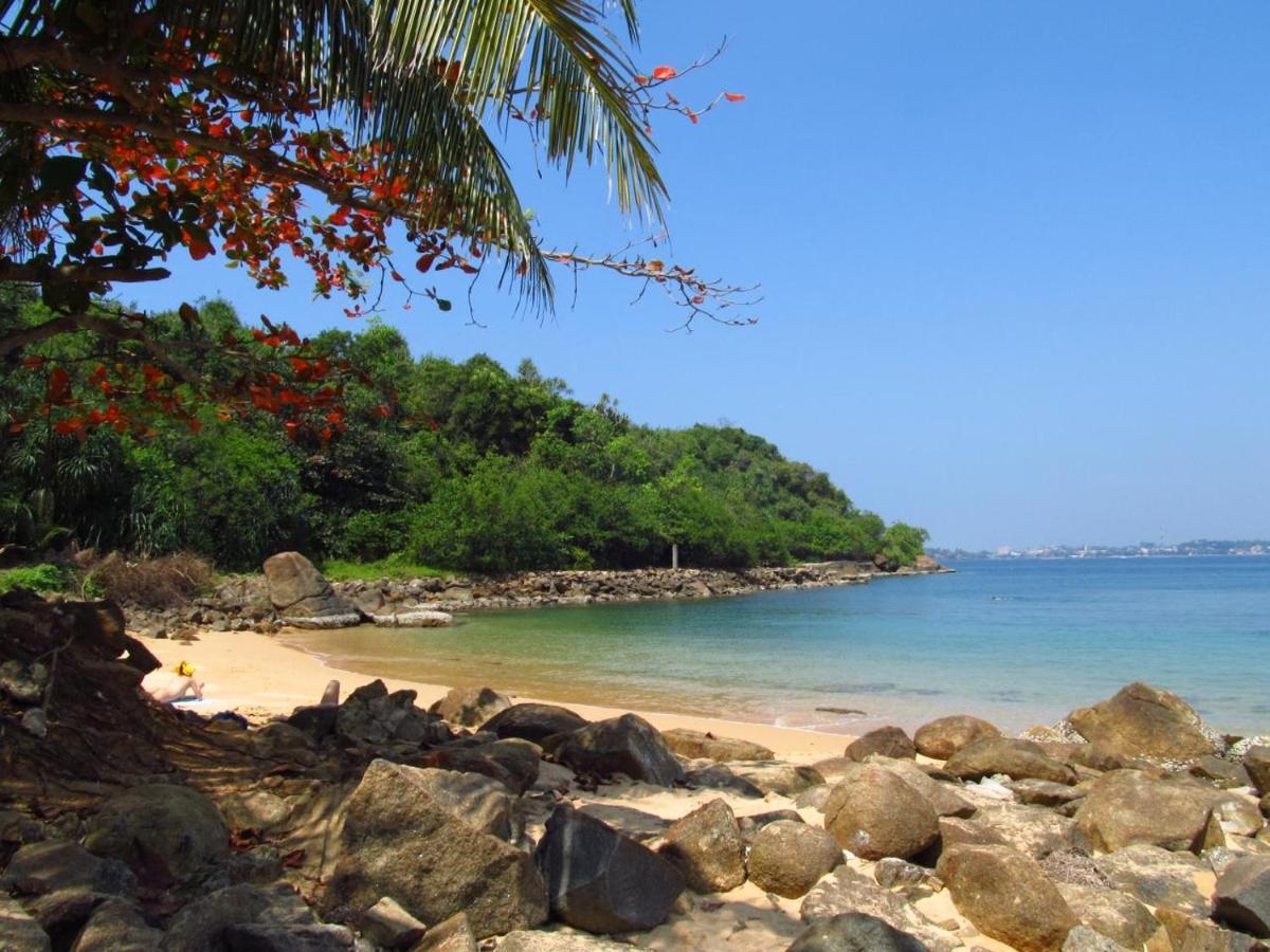 Pineview Hotel Unawatuna Bagian luar foto