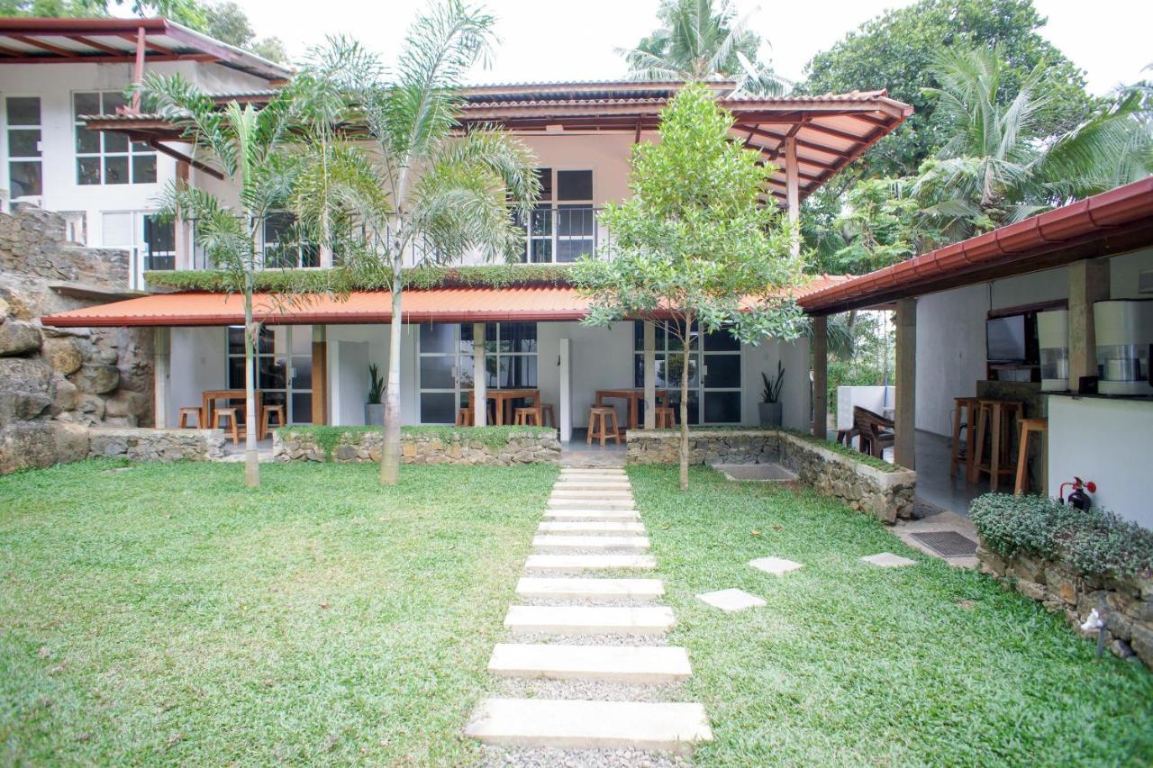 Pineview Hotel Unawatuna Bagian luar foto