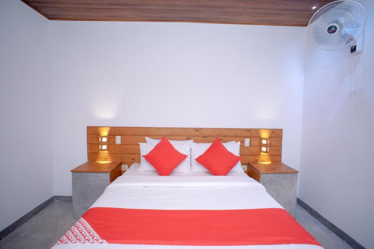 Pineview Hotel Unawatuna Bagian luar foto