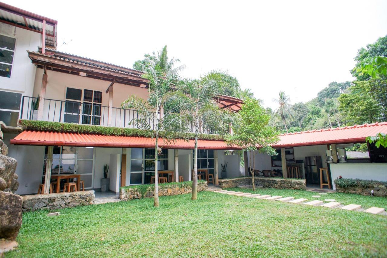Pineview Hotel Unawatuna Bagian luar foto